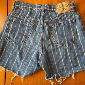 ARIZONA Vintage high waisted pin striped shorts